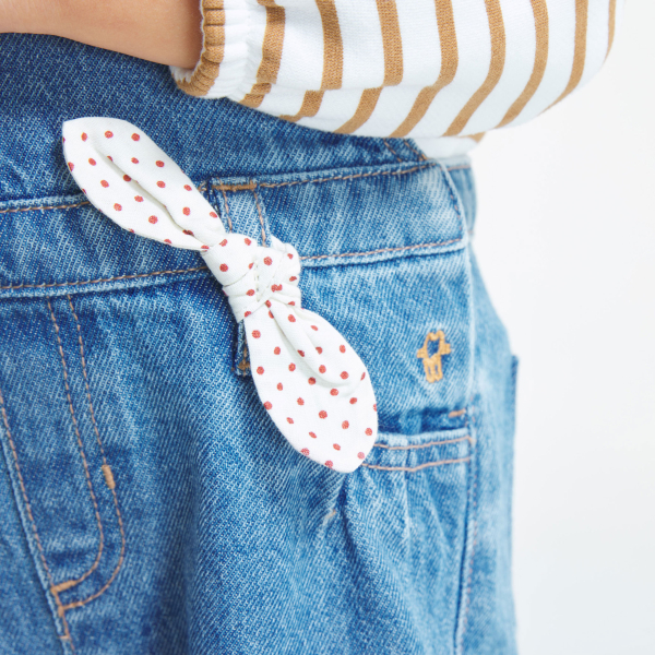 وزرة طويلة من الدنيم الأزرق للفتيات الصغيرات